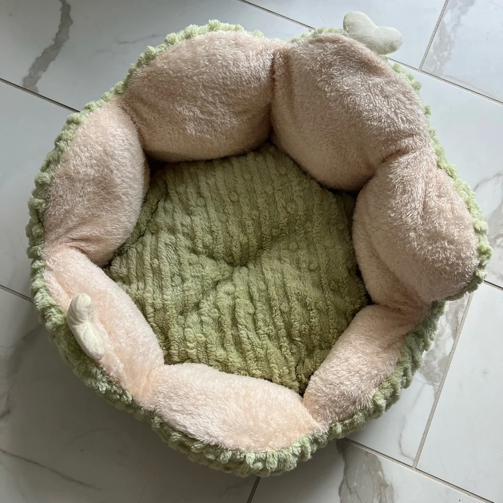 Cactus Pet Bed, Machine Washable Luxury Plush Cat/Dog Bed with Nonslip Bottom